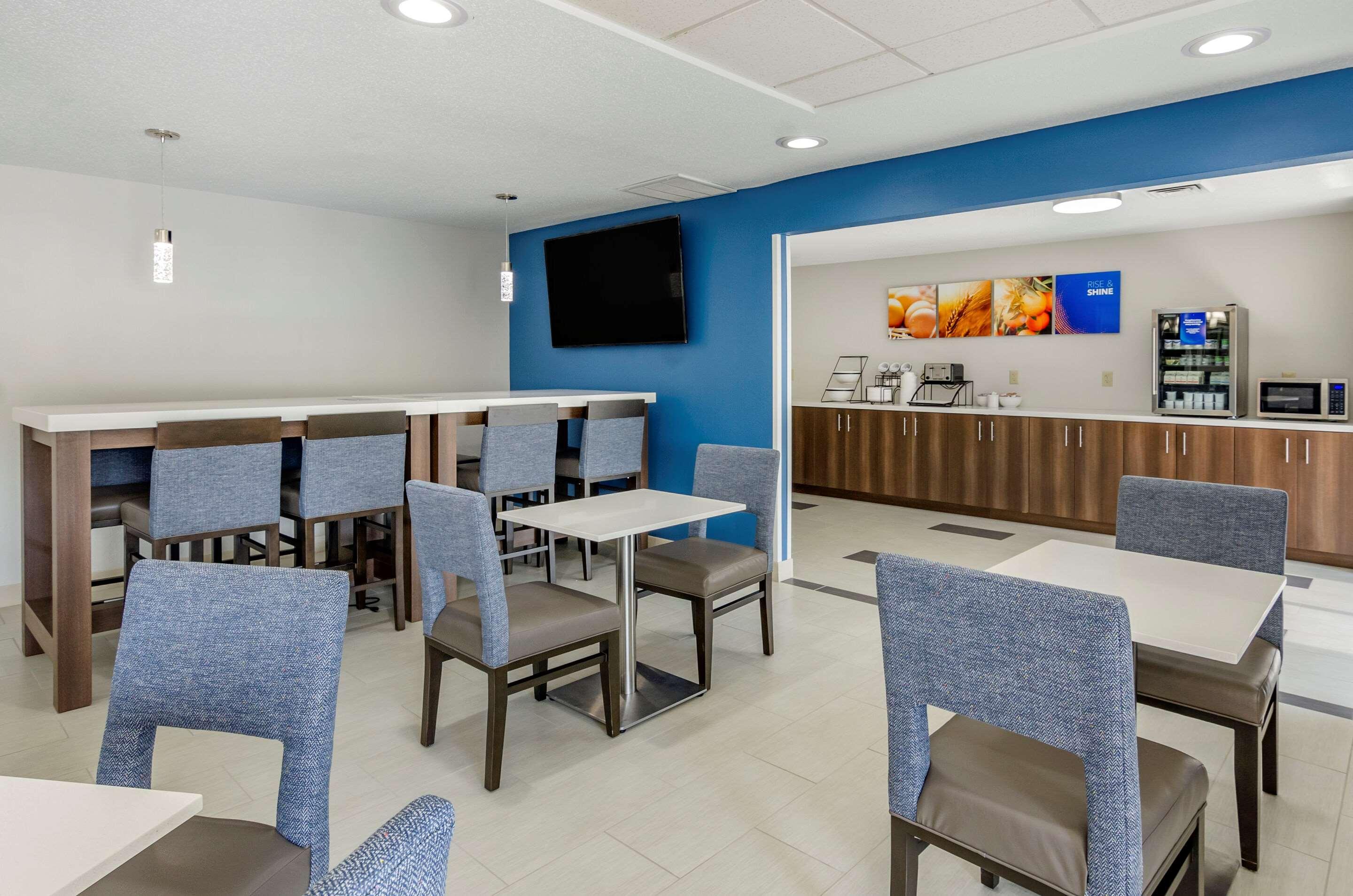 Comfort Inn & Suites Troutville - Roanoke North - Daleville Экстерьер фото