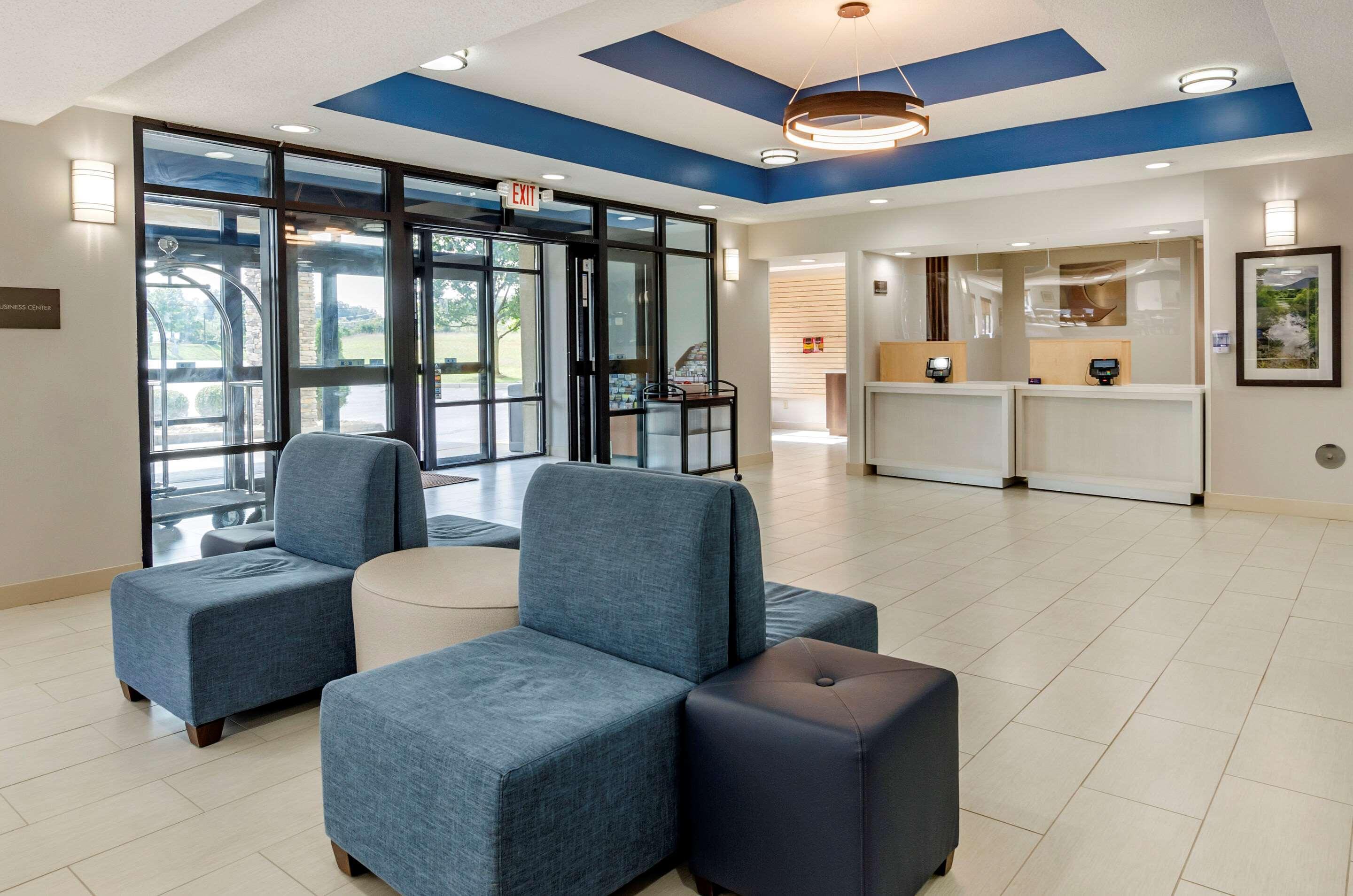 Comfort Inn & Suites Troutville - Roanoke North - Daleville Экстерьер фото