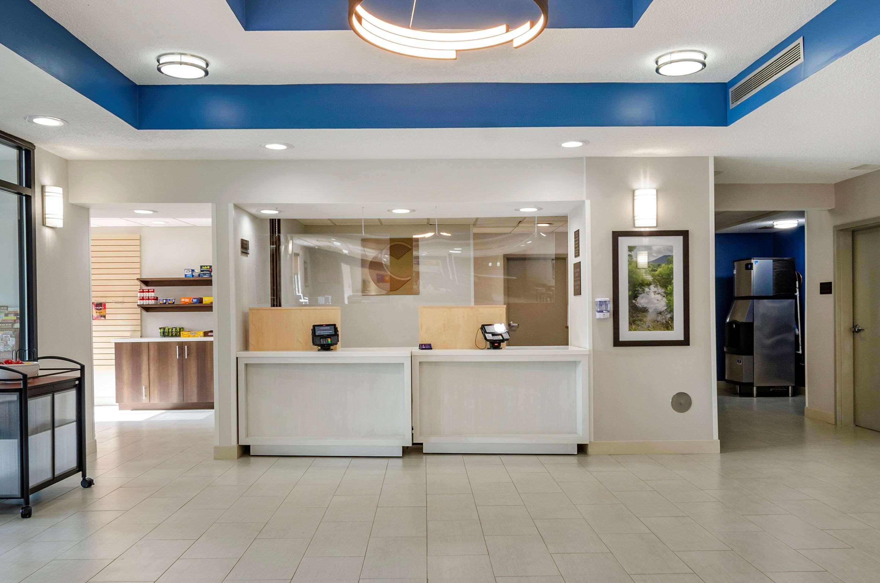 Comfort Inn & Suites Troutville - Roanoke North - Daleville Экстерьер фото