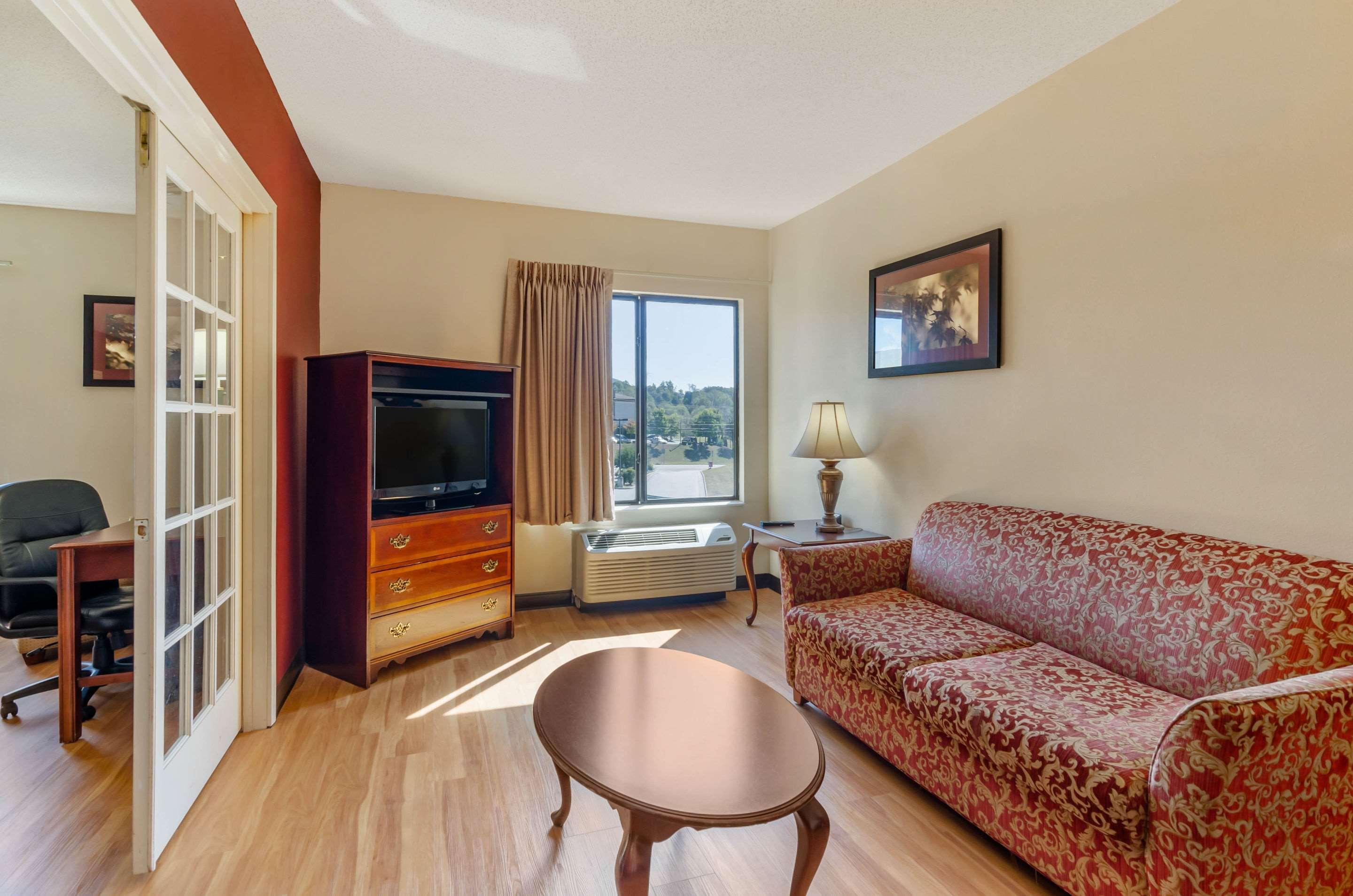 Comfort Inn & Suites Troutville - Roanoke North - Daleville Экстерьер фото